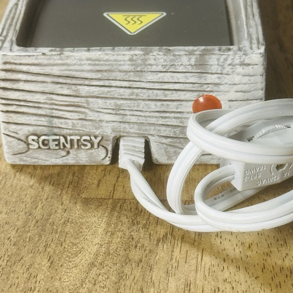 Scentsy SUC-CUTE-LENT Wax Element Warmer BASE ONLY‎